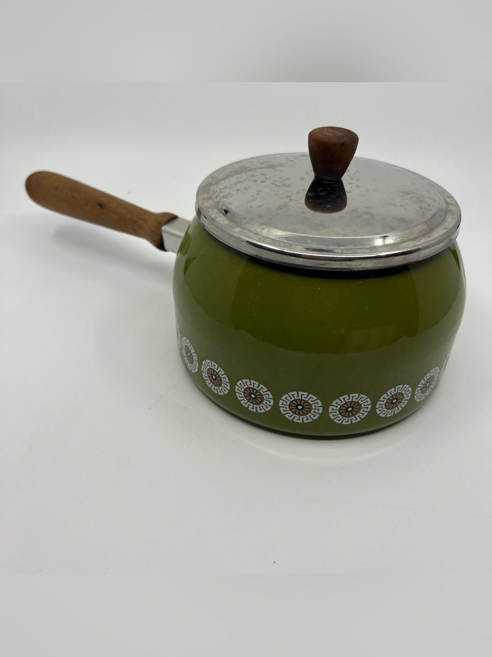 Vintage avocado green fondue pit enamelware saucepan pot wooden handle metal lid